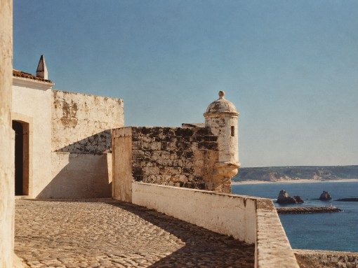 PEDRA DURA | LIVING THE CITY, ARCHITECTURES OF SUN AND SHADOW, by Rita Manteigas